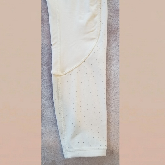 Rare Lululemon Leggings in white - Picture 5 of 5